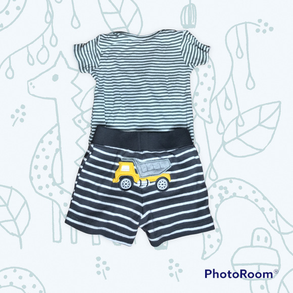 CARTER'S Four Piece Striped Gray Bundle, size 6 months - Picture 3 of 7